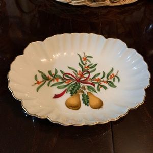 QUEENSBERRY Holiday Decorative
Serving Bowl made for Federated
Department Stores